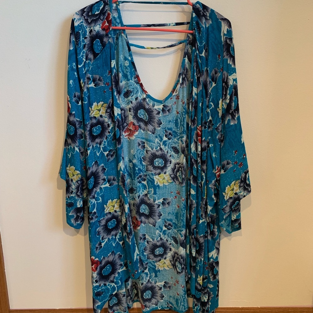 Billabong kimono sweater floral blue flowy S/M